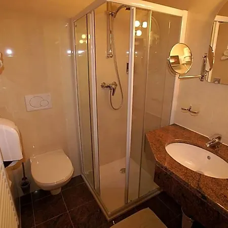 Zur Post Otel