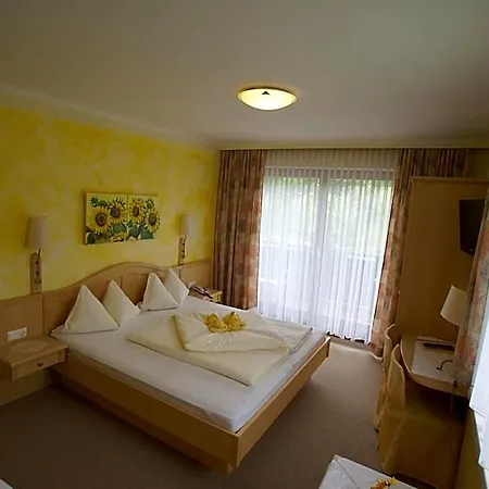 Zur Post Otel Ferlach