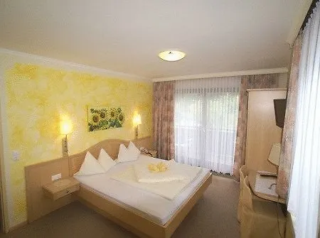 Zur Post Otel Ferlach